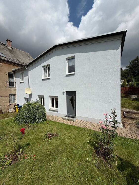 Thumbnail-Günstiges EFH mit Terrasse, Garage, Dusche und sonnigem Grundstück am grünen Ortsrand