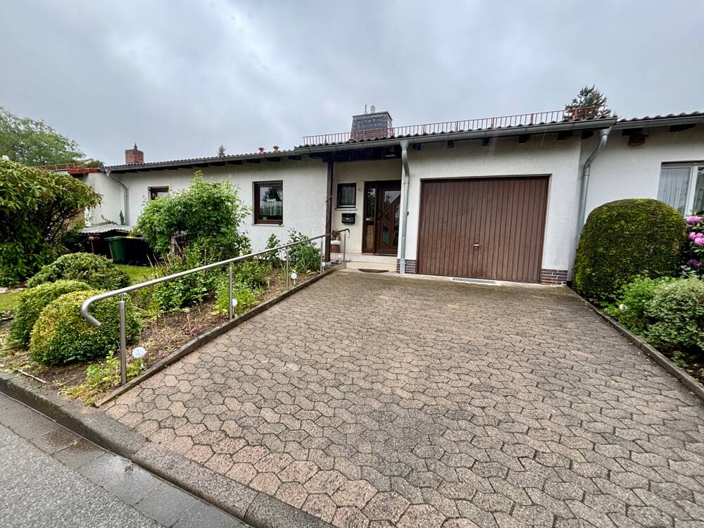 Thumbnail-Charmantes Reihenmittelhaus im Bungalowstil mit Garage - Wohnen auf einer Ebene in begehrter Lage von Neustadt!