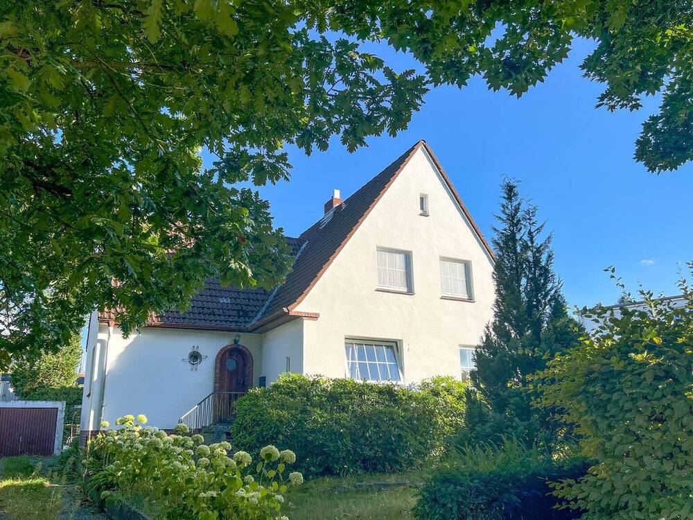 Thumbnail-VERKAUFT - Individuelles Einfamilienhaus mit Charme in bester Lage von Hamburg-Niendorf