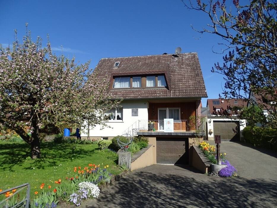 Thumbnail-Sonniges Einfamilienhaus auf großem Grundstück in Tuningen - sofort frei!