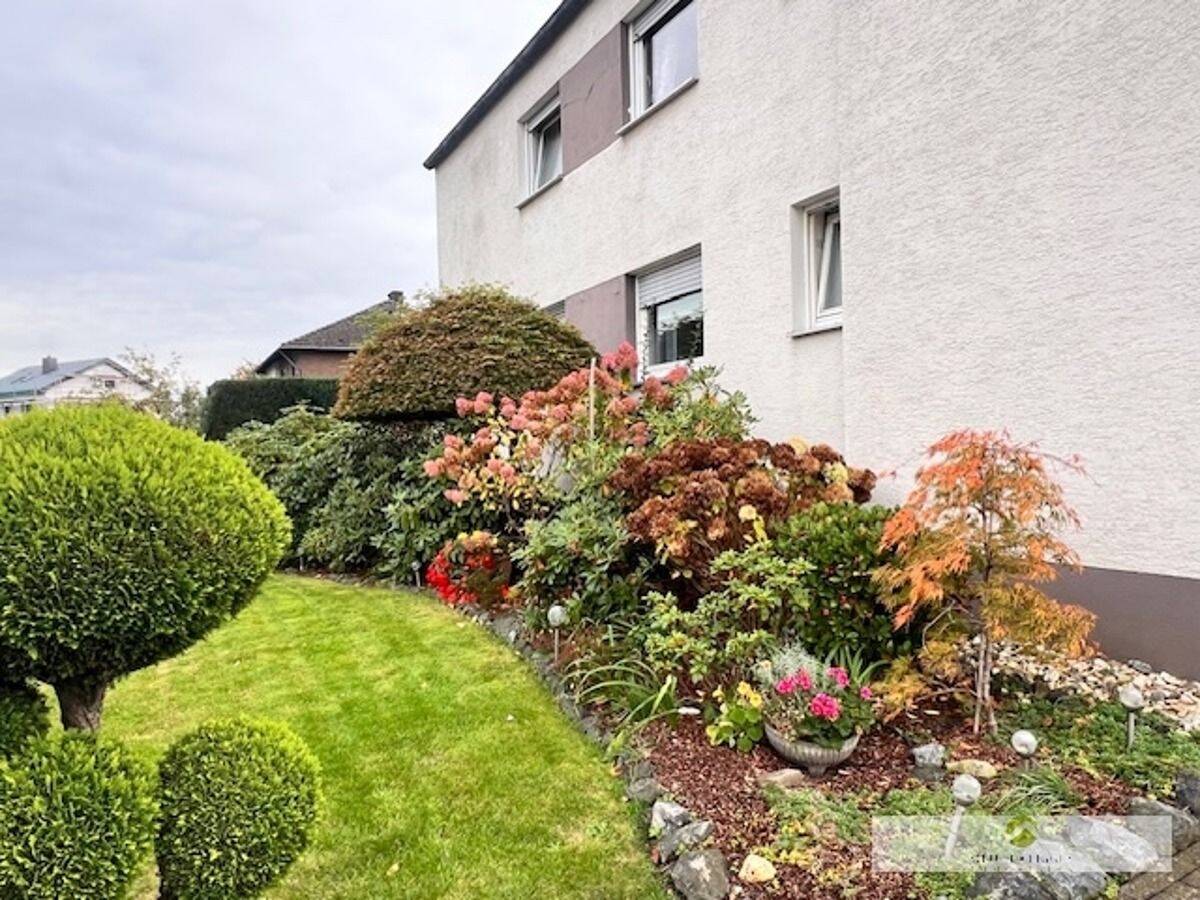 Thumbnail-Zum Kauf: Dreifamilienhaus mit 2 Garagen, großem Garten & viel Potenzial in Welver-Scheidingen!