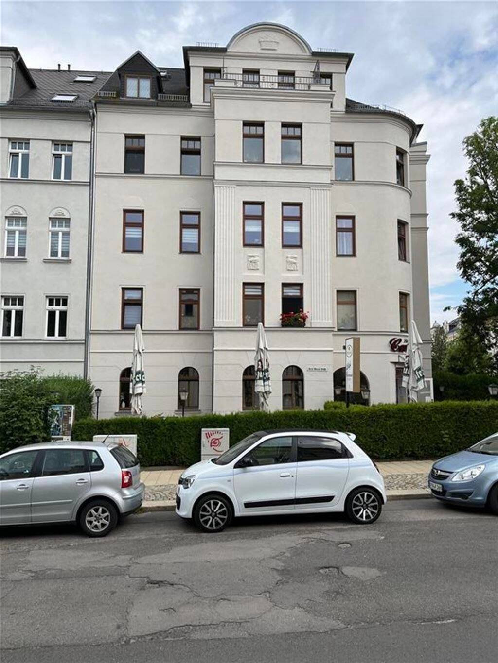 Thumbnail-Helle und vermietete Maisonette DG 2-Zi. mit Balkon, Aufzug, Laminat, Wanne und Dusche in Bestlage *