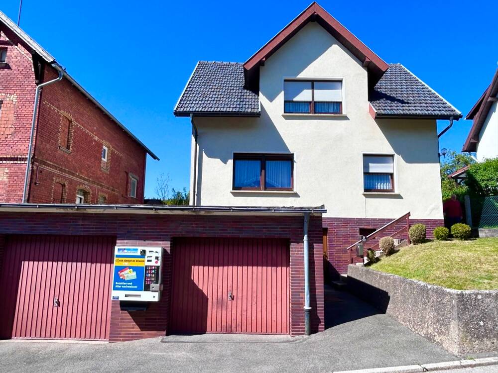 Thumbnail-Gepflegtes Einfamilienhaus mit Garten und Doppelgarage in Rödental