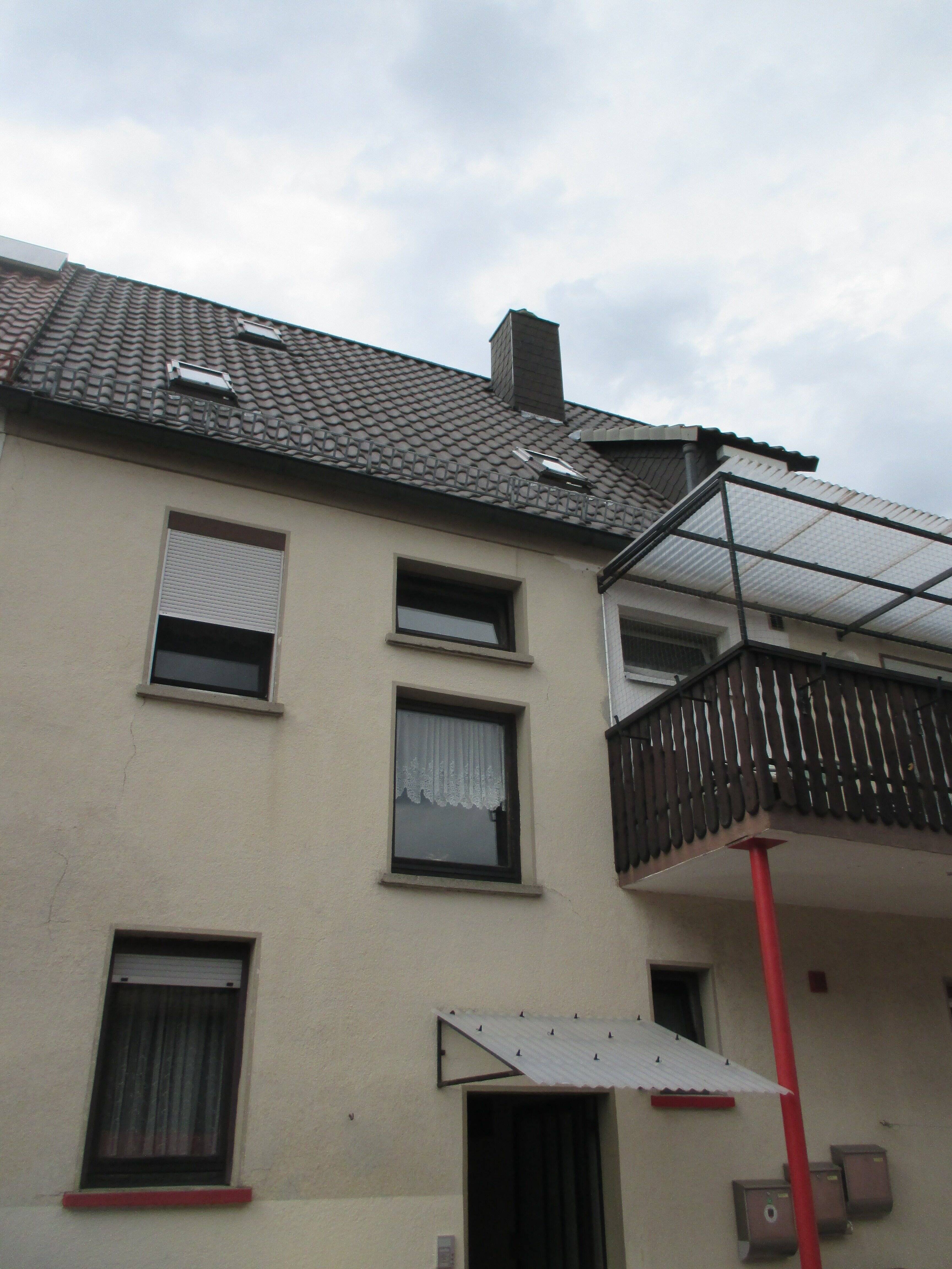 Thumbnail-Großes Dreifamilienhaus auf teilbarem Grundstück mit bebaubarer Teilfläche. Mögliche Jahresnettomieteinnahme 16.320,00 € in Bergrheinfeld