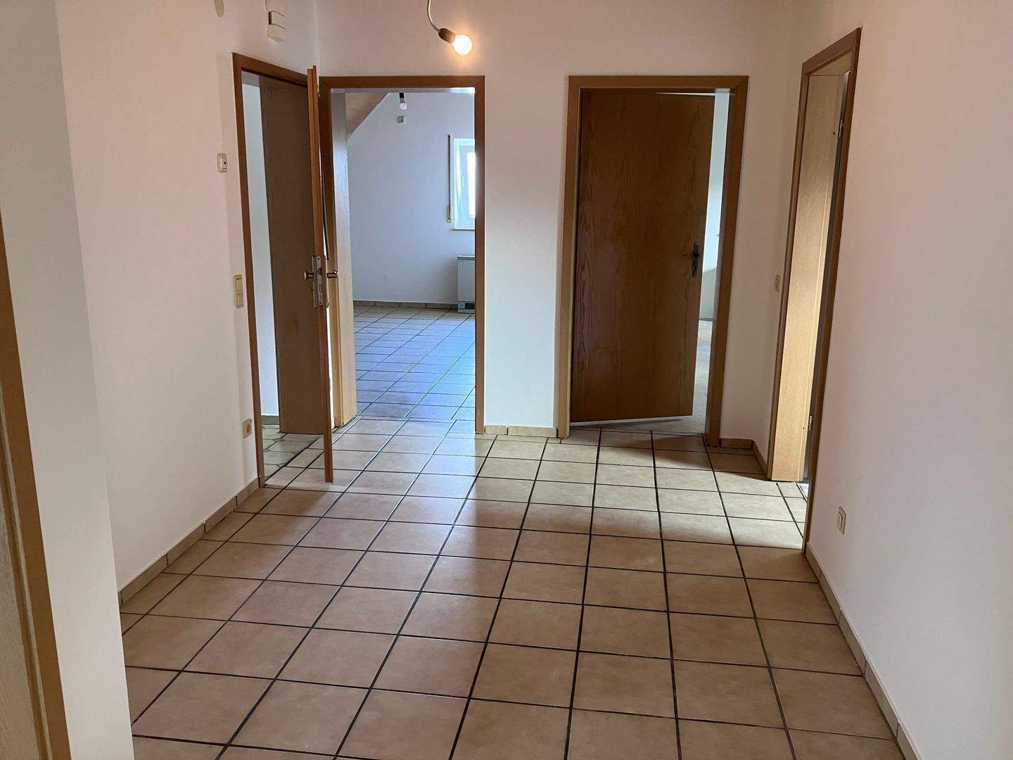 Thumbnail-Renovierte 3-Zi.-DGW mit Gartenanteil - 91056 Erlangen-Hüttendorf