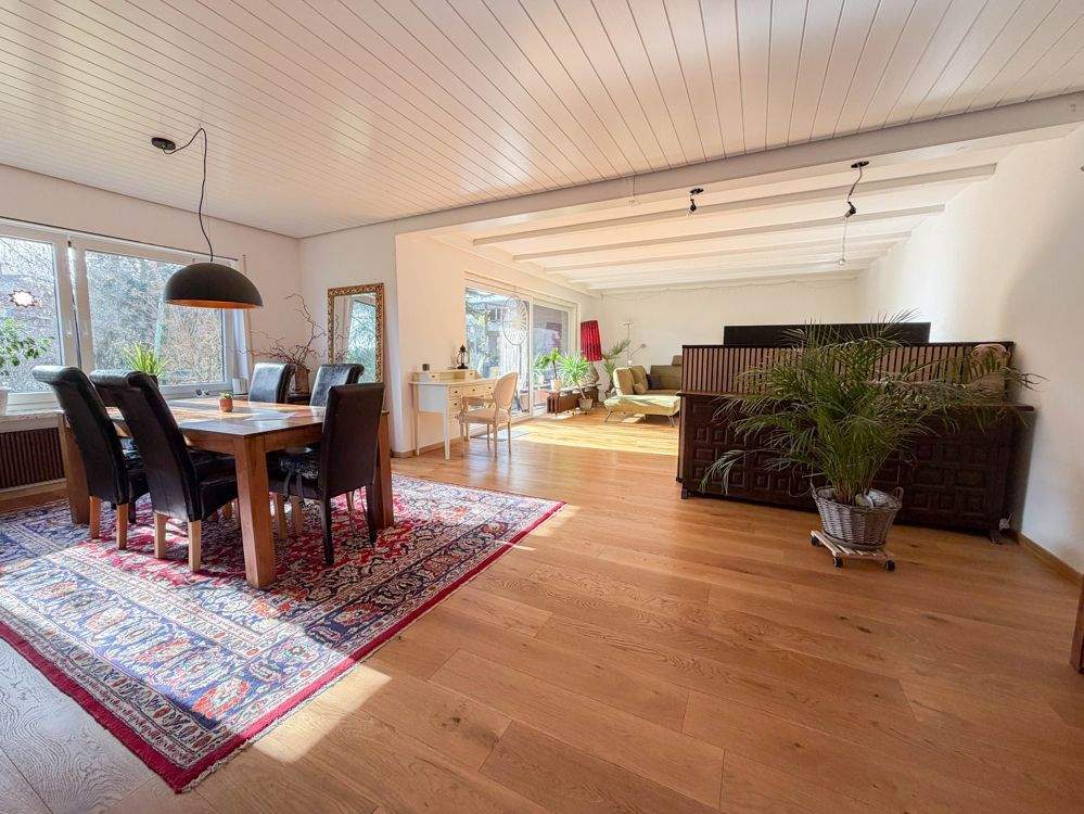 Thumbnail-Ruhig gelegener Bungalow mit schönem Garten, Garage und Nebengebäude