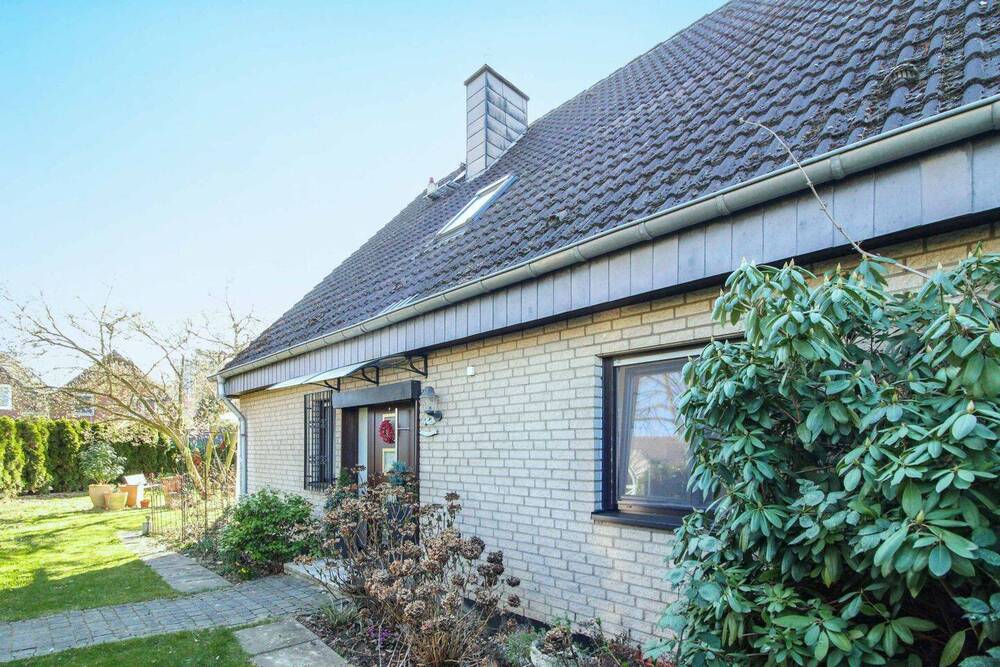 Thumbnail-PROVISIONSFREI: Gepflegtes, toll gesschnittenes EFH mit großem Garten in familienfreundlicher Lage