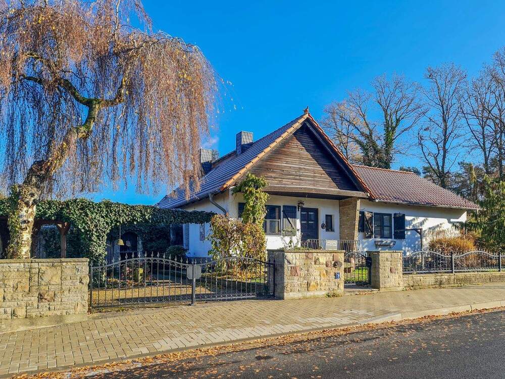 Thumbnail-- Reserviert ! - Einfamilienhaus - Tradition trifft modernes Wohnen