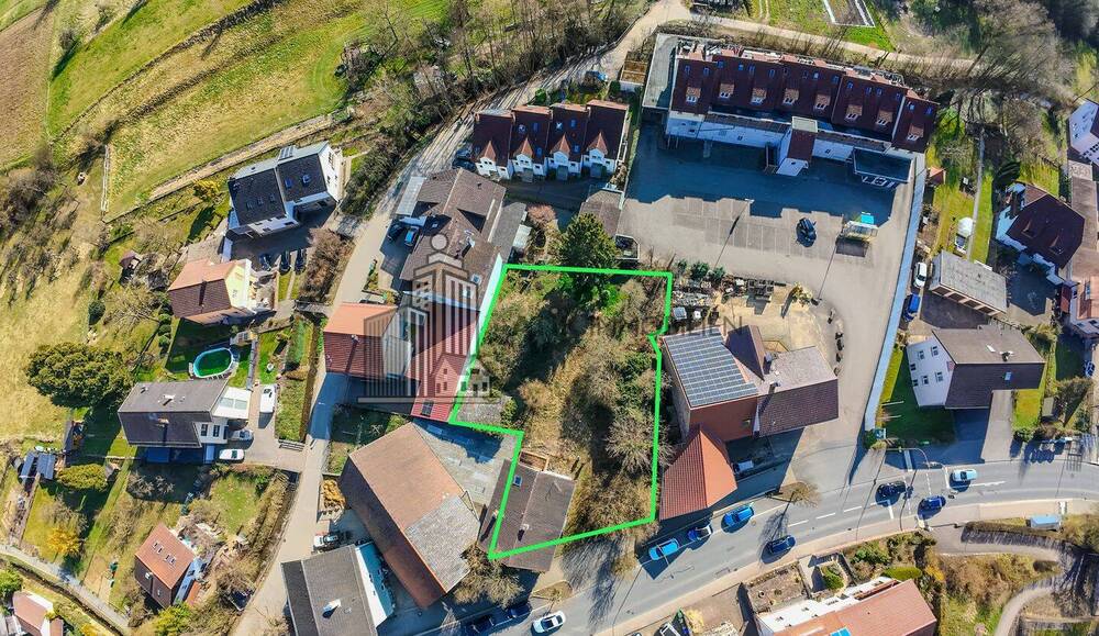 Thumbnail-ATIK: Grundstück mit erteilter Baugenehmigung für ein 3 Parteien Mehrfamilienhaus + 5 Reihenhäuser