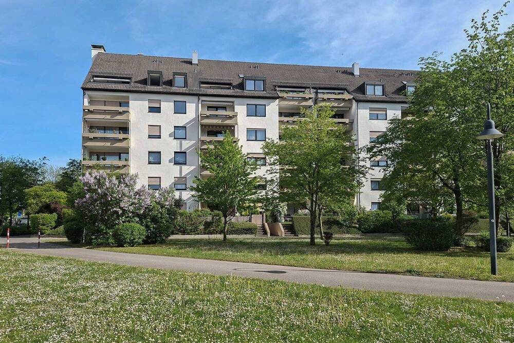 Thumbnail-Ihr neues Zuhause in Augsburg: Großzügige 4-Zimmer-Wohnung mit Loggia inkl. TG-Stellplatz