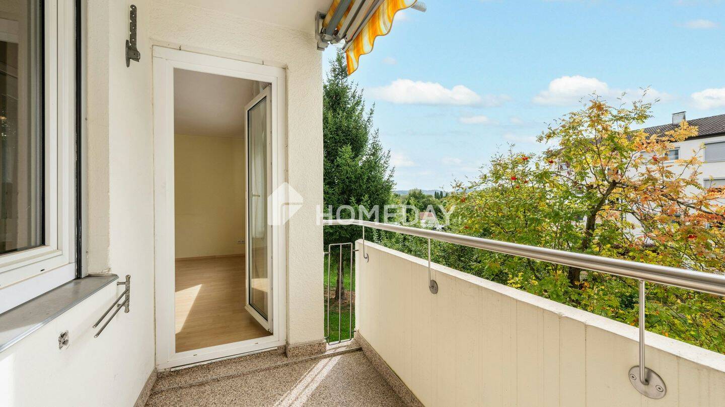 Thumbnail-Helle 3-Zimmer-Wohnung mit Loggia und Einbauküche in gepflegtem Mehrfamilienhaus