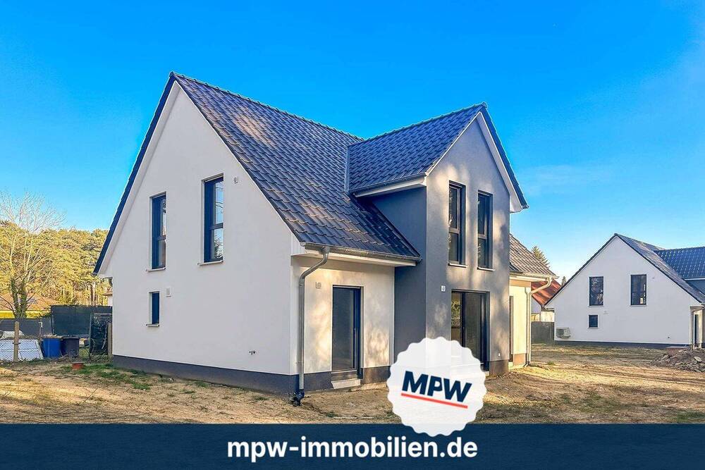 Thumbnail-Ab ins Eigenheim: neu gebautes Haus mit großem Grundstück