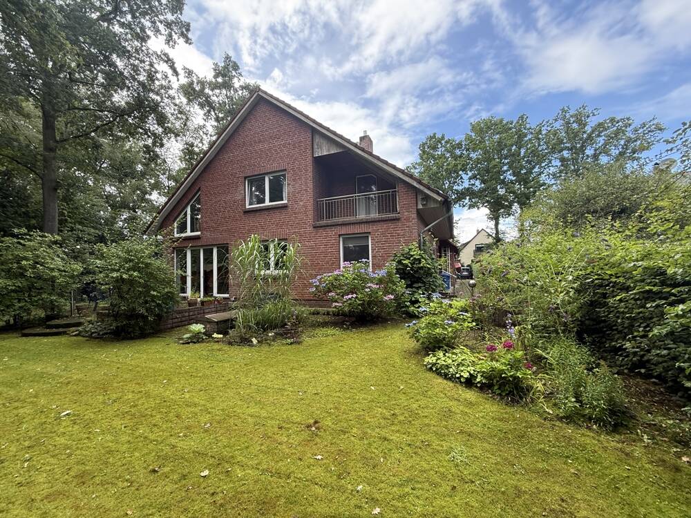 Thumbnail-Emtinghausen: Individuelles Wohlfühlhaus mit Doppelgarage auf traumhaftem Grundstück am Ortsrand