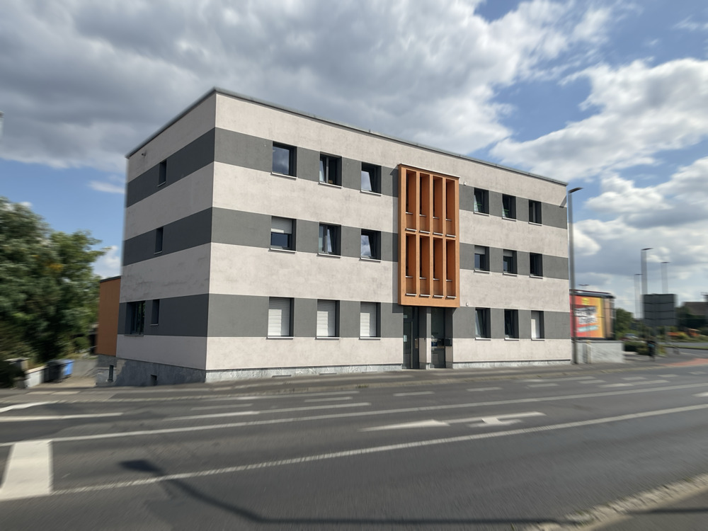 Thumbnail-Moderne Bürofläche mit 8 Räumen und 4 Stellplätzen