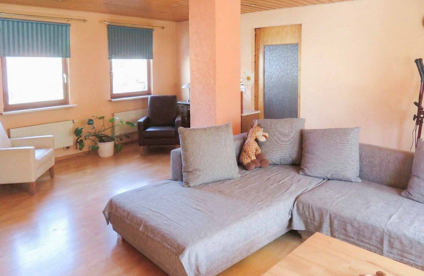 Thumbnail-Großzügige 4-Zimmer-Wohnung mit Terrasse, Dachboden und viel Gestaltungspotenzial