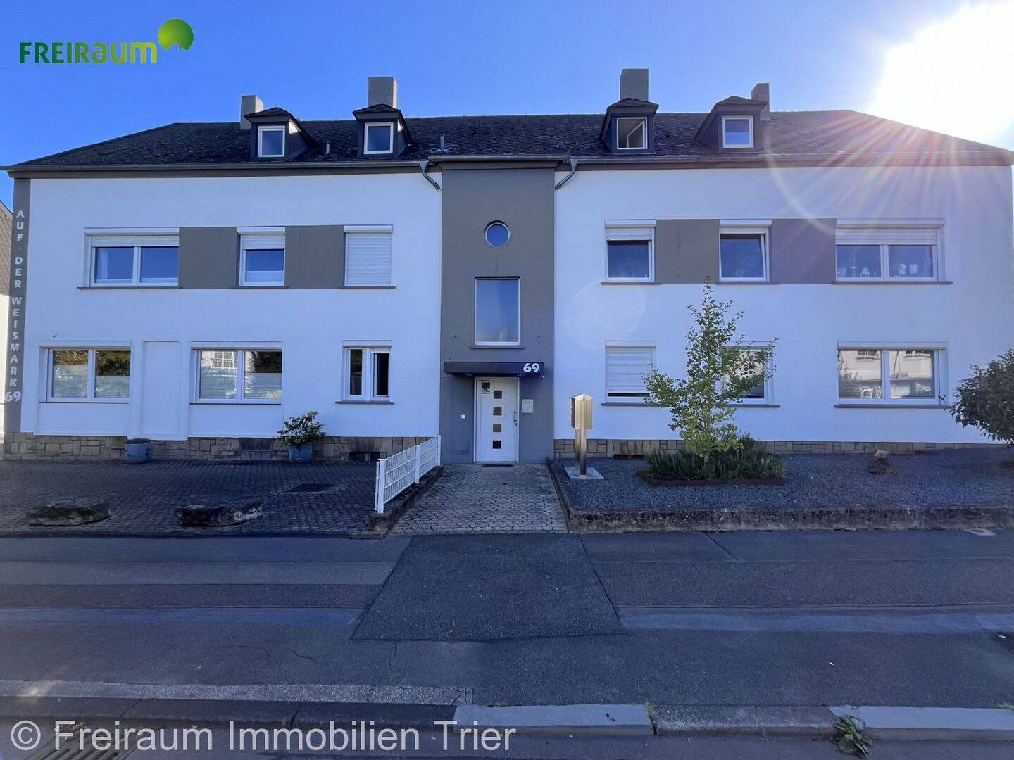 Thumbnail-TR.-Auf der Weismark, vermietete 2ZKB Wohnung, im DG eines (2015 modernisierten ) Mehrfamilienhauses, inkl. KFZ Stellplatz