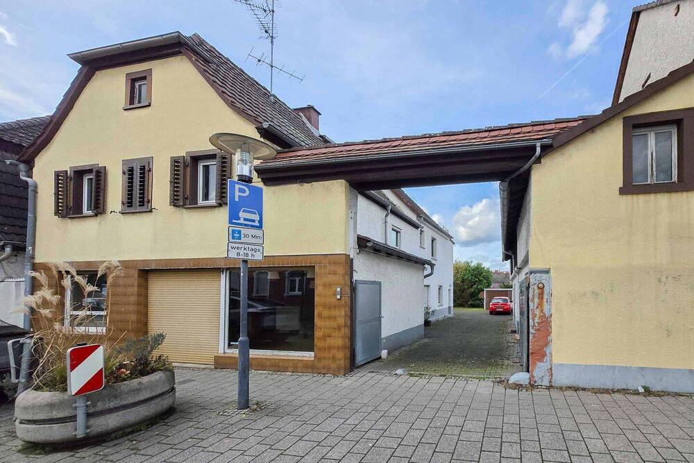 Thumbnail-Großzügiger Bauplatz und Bestand auf 936 m²: 3-Familienhaus (+Laden) mit Entwicklungsspielraum