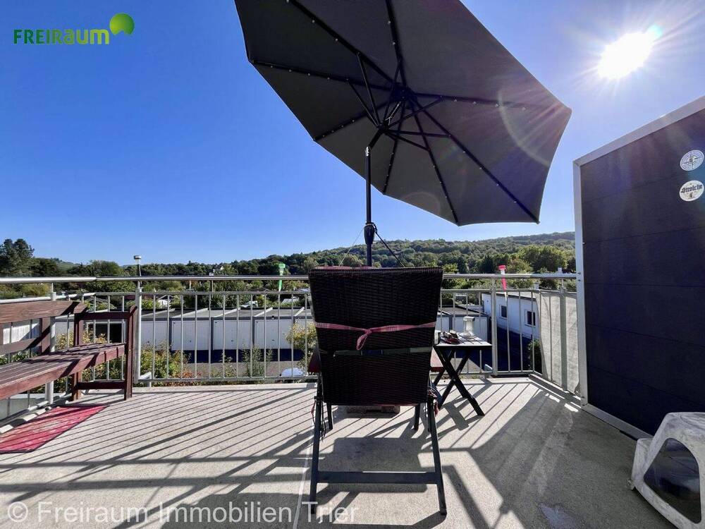 Thumbnail-TR.-Auf der Weismark, vermietete 2ZKB Wohnung, mit Balkon im 1.OG eines (2015 modernisierten ) Mehrfamilienhauses, inkl. KFZ Stellplatz