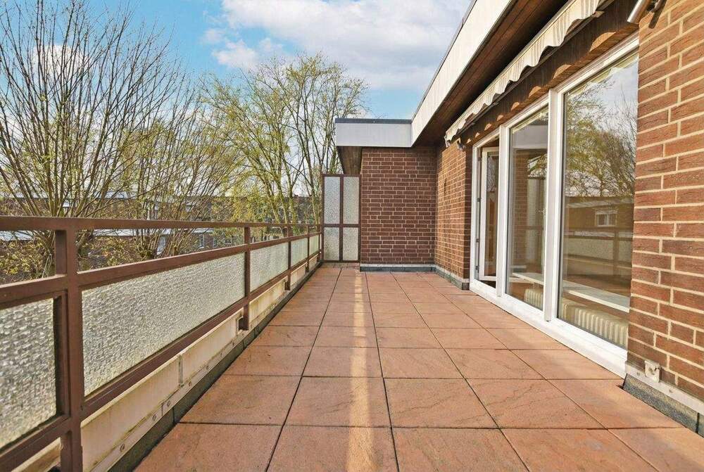 Thumbnail-Renovierungsbedürftige Endetage in ruhiger Lage Lokstedt mit großer Dachterrasse & Tiefgarage