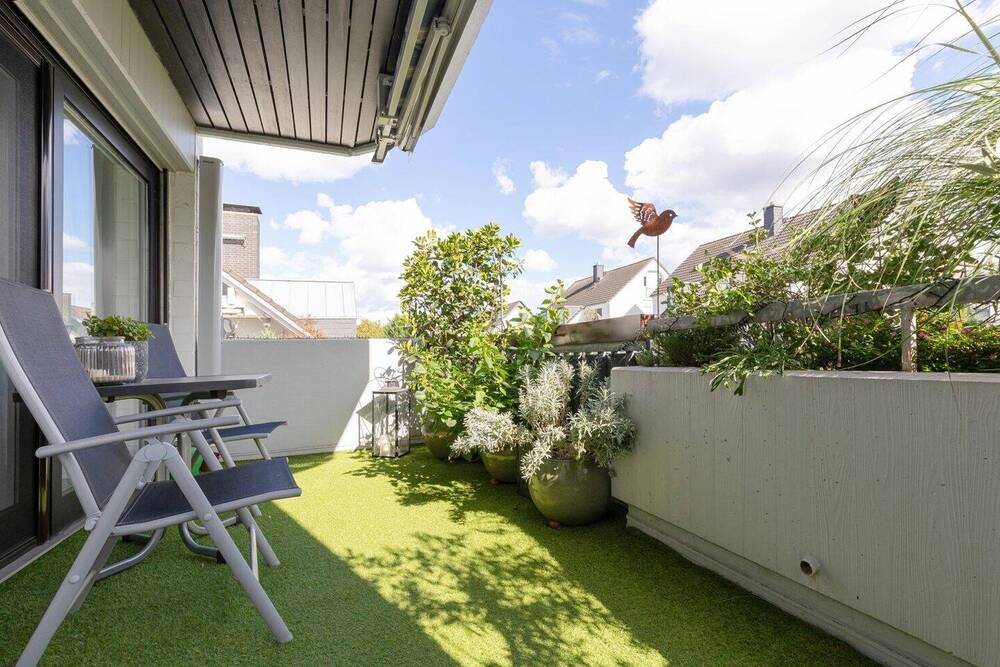 Thumbnail-Helle 2,5-Zimmer-Wohnung mit zwei Balkonen in der Nähe des Henninger Turms