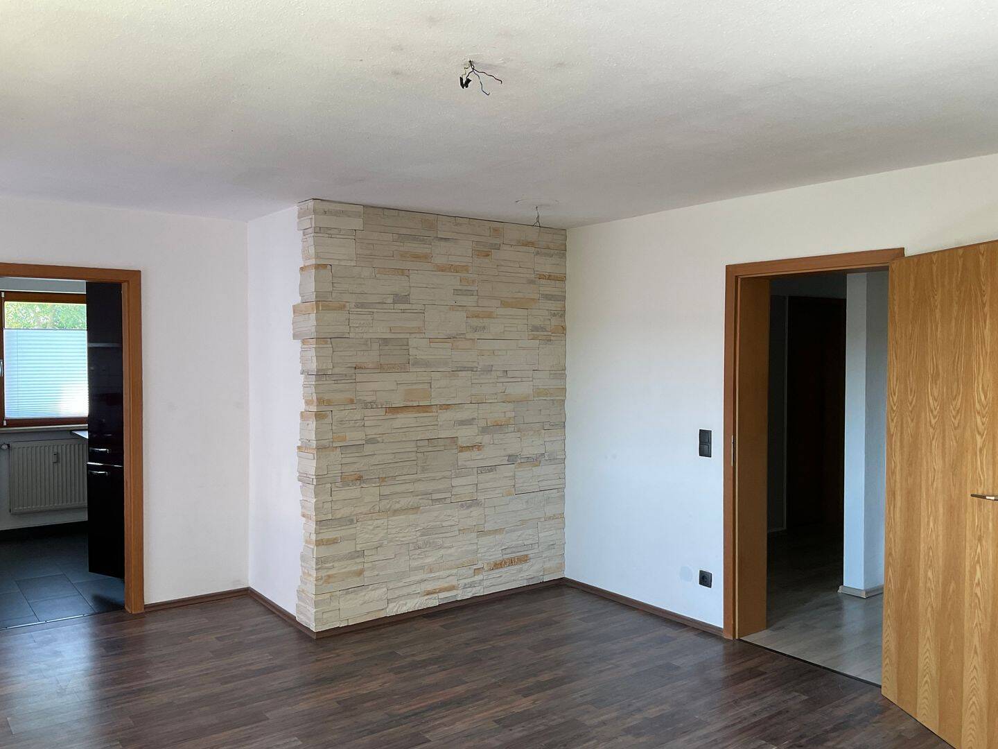 Thumbnail-2,5-Zimmer-Wohnung mit Balkon und Carport in Gleußen