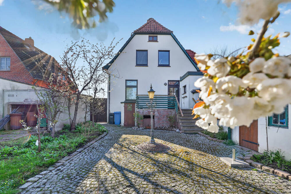 Thumbnail-Platzwunder in Nordenham: Dieses Haus bietet mehr Möglichkeiten, als Sie sich vorstellen können!
