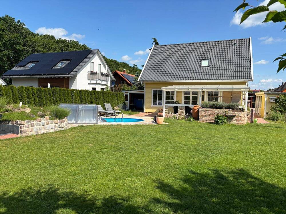 Thumbnail-Schönes Wohnhaus mit Garten,Pool, Carport, einziehen und wohlfühlen