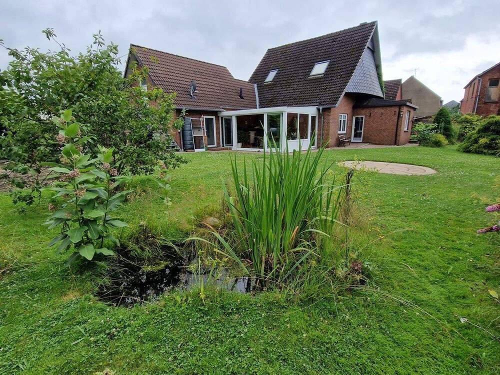 Thumbnail-Großzügiges Bauernhaus mit Garten