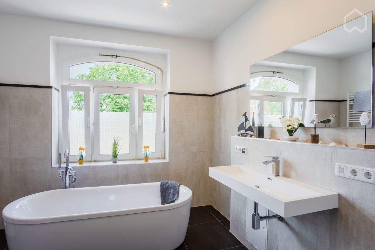 Thumbnail-Helle 4-RW mit Kamin und Einbauküche