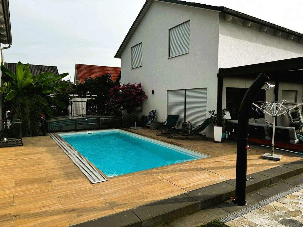 Thumbnail-Elegantes Einfamilienhaus mit Pool in ruhiger Lage am Ortsrand von Kürzell.