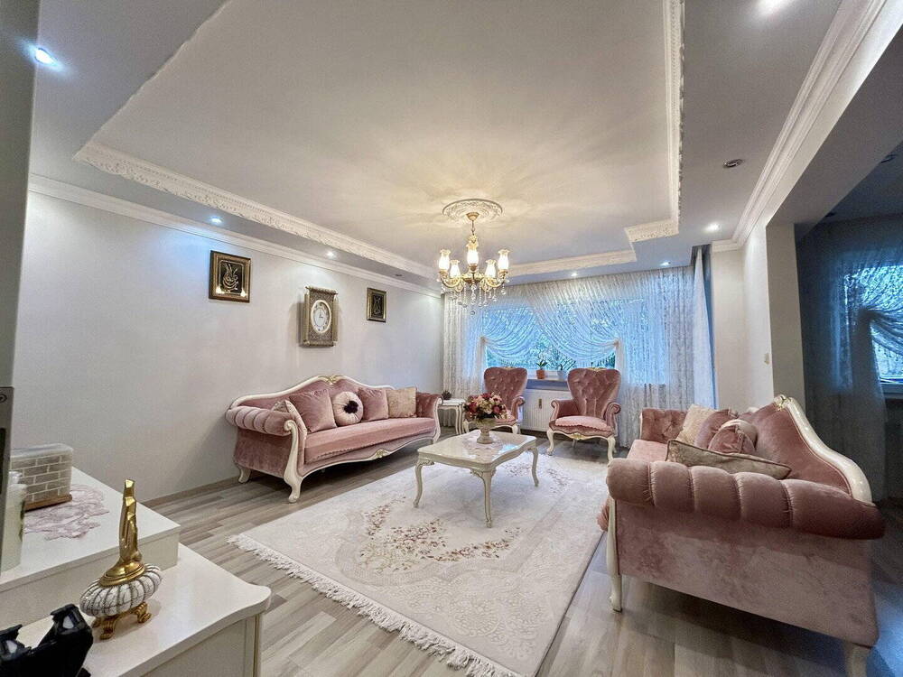 Thumbnail-Einziehen und wohlfühlen: 4,5-Zimmer-ETW mit Wintergarten, Gartenanteil & Garage - provisionsfrei