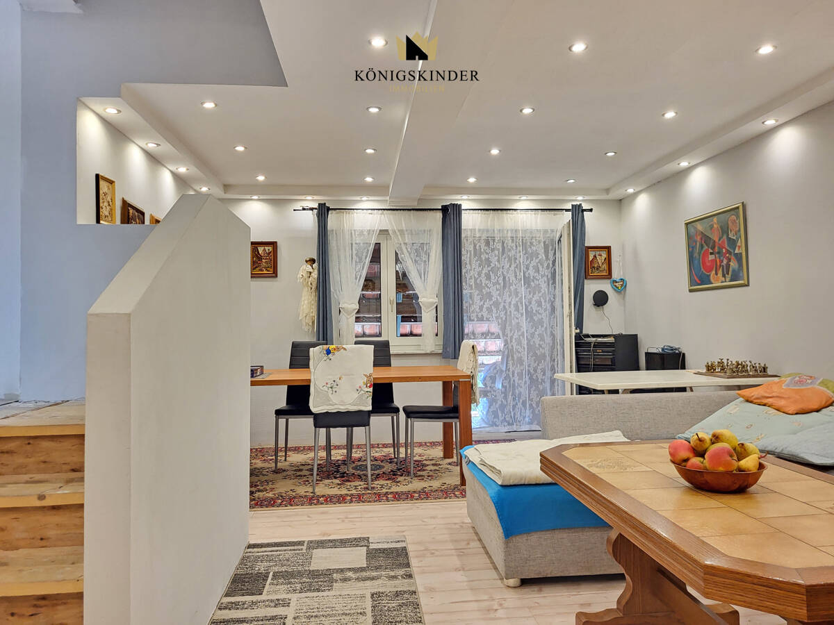 Thumbnail-Teilrenoviertes Wohnhaus mit Werkstatt und Nebengebäude