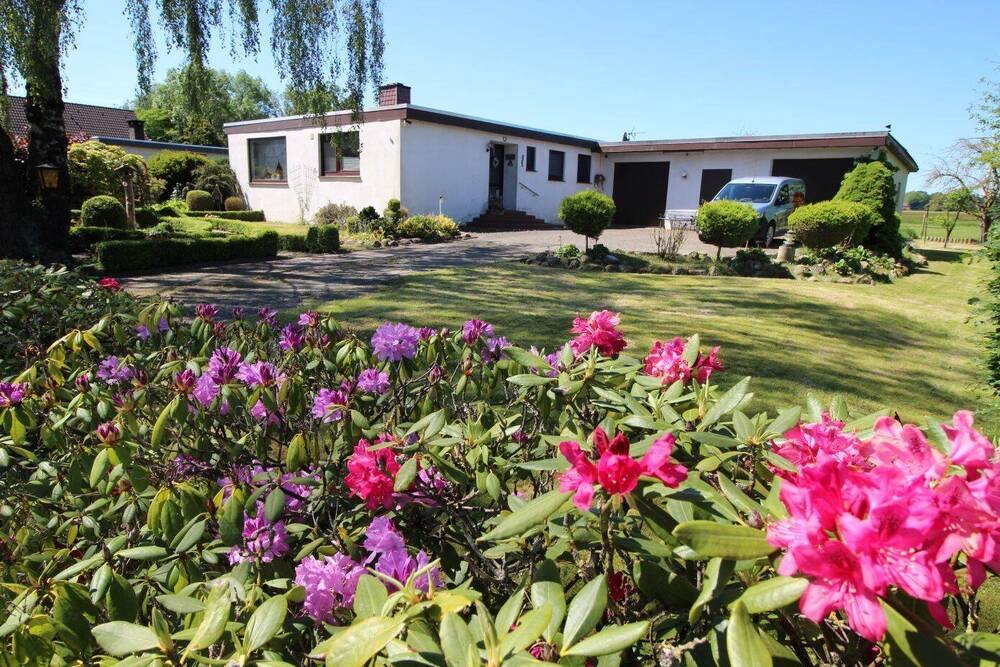Thumbnail-Sanierungsbedürftiger Bungalow mit Blick ins Grüne