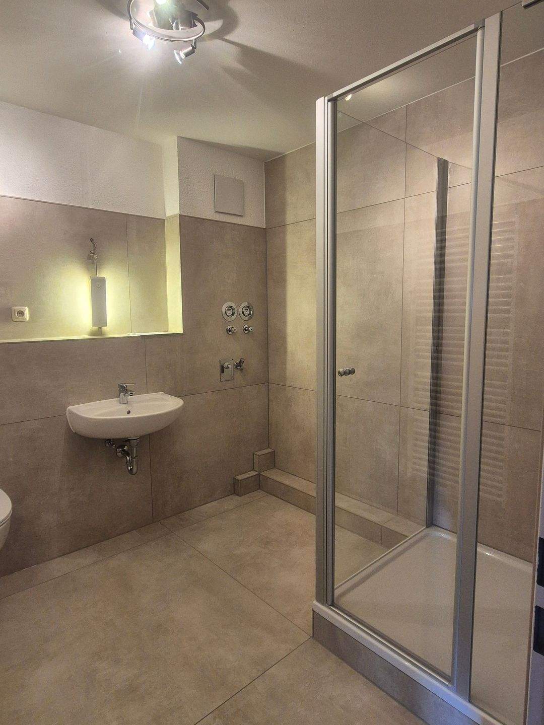 Thumbnail-helle, roßzügige 2-Raum-WE mit Balkon, Fahrstuhl, neuem Badezimmer und Stellplatz