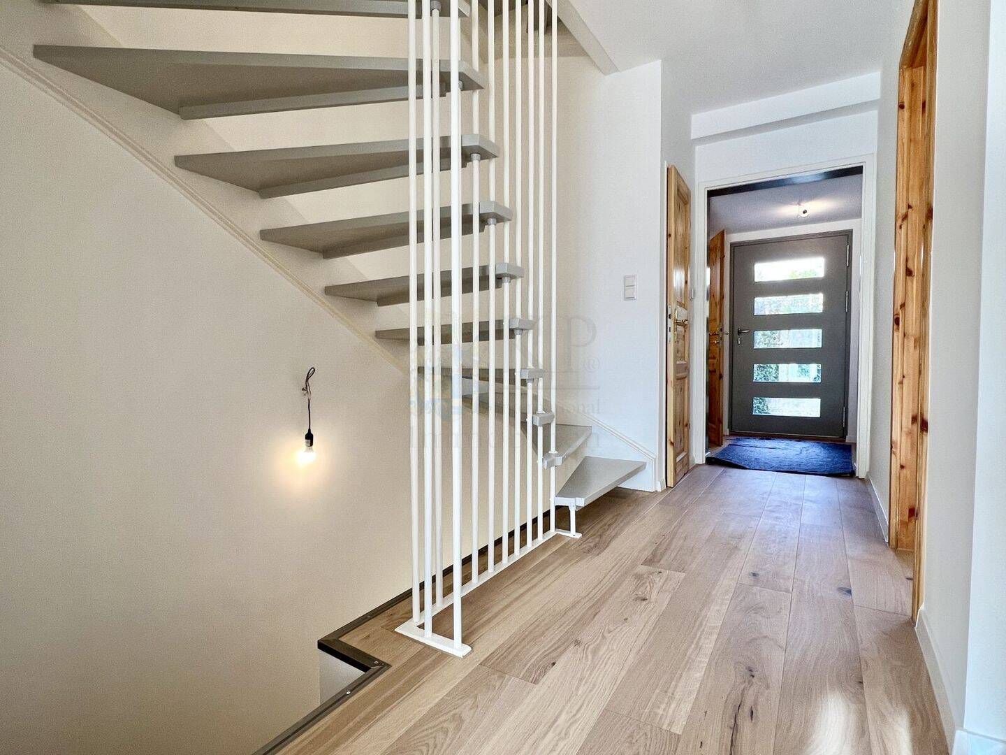 Thumbnail-HOFHEIM-LANGENHAIN: Ihr neues RMH mit Wintergarten und moderner Ausstattung