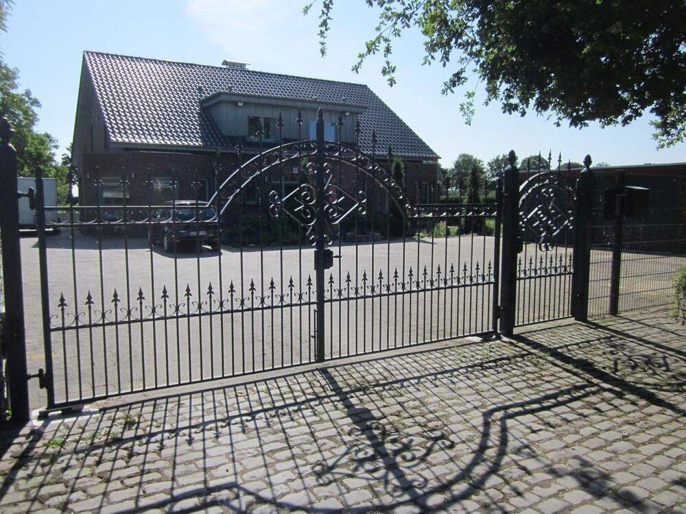 Thumbnail-Außergewöhnliche Immobilie in Alleinlage - 2 voll unterkellerte Doppelhaushälften