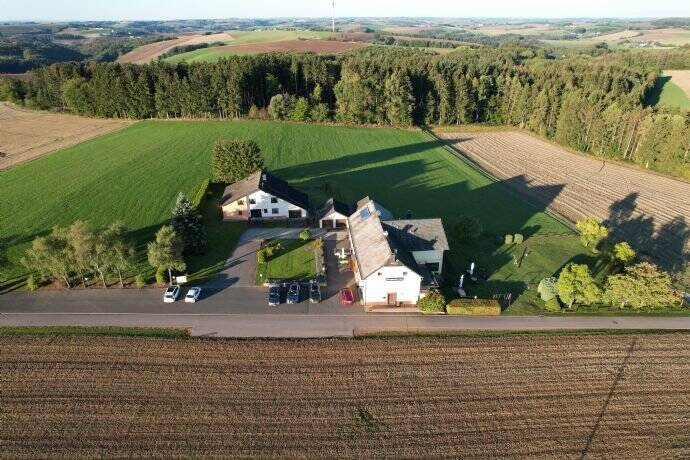 Thumbnail-Attraktive, freistehende Ein-Zweifamilienhaus bietet Platz für die ganze Familie!