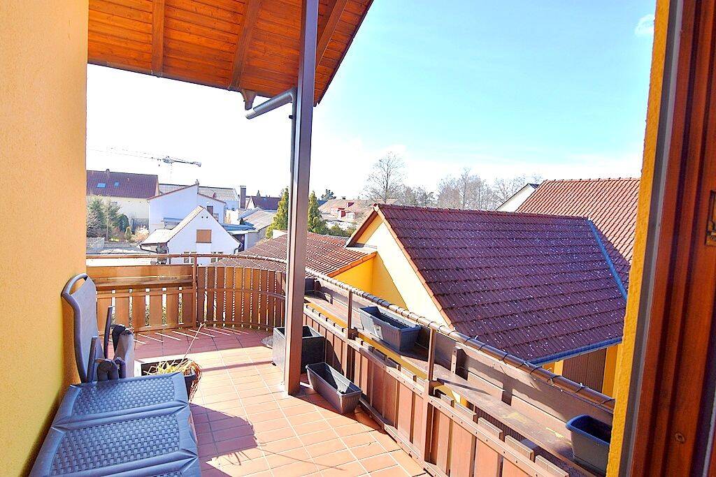 Thumbnail-Helle 3 Zimmer Wohnung mit Balkon, Garage