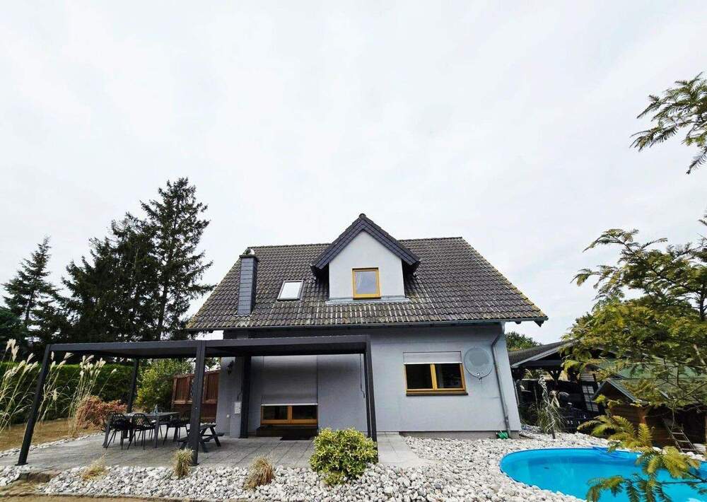 Thumbnail-Einfamilienhaus 130m² mit 4 Schlafzimmern mit Pool, Carport, Kamin