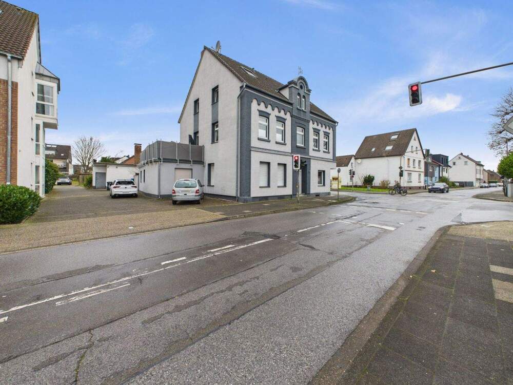 Thumbnail-Top Mehrfamilienhaus in ausgezeichnetem Zustand mit Baureserve