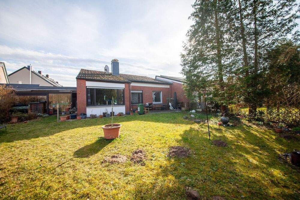 Thumbnail-DIETZ: REDUZIERT! Bungalow mit 4 Zimmern in TOP-Randlage von Dieburg mit Garage Car-Port u. Keller