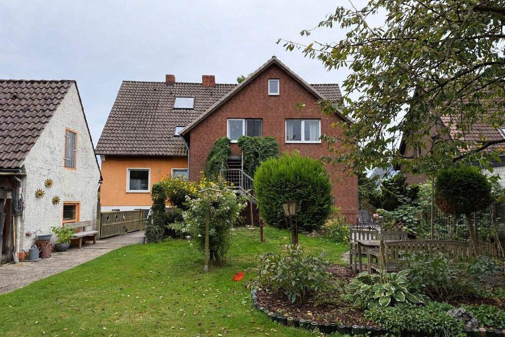 Thumbnail-Zweifamilienhaus in Melle mit großzügigem Garten - zur Eigennutzung oder Vermietung