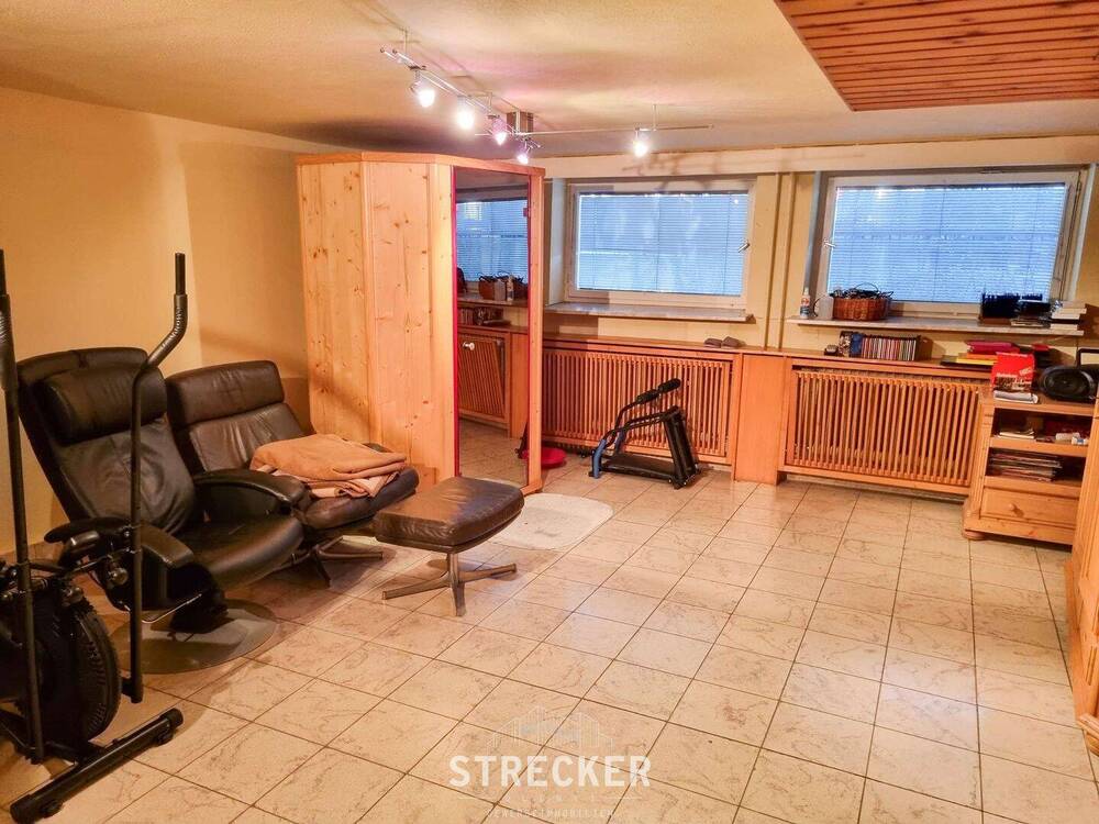 Thumbnail-Imposantes Gebäude für zwei Generationen geeignet