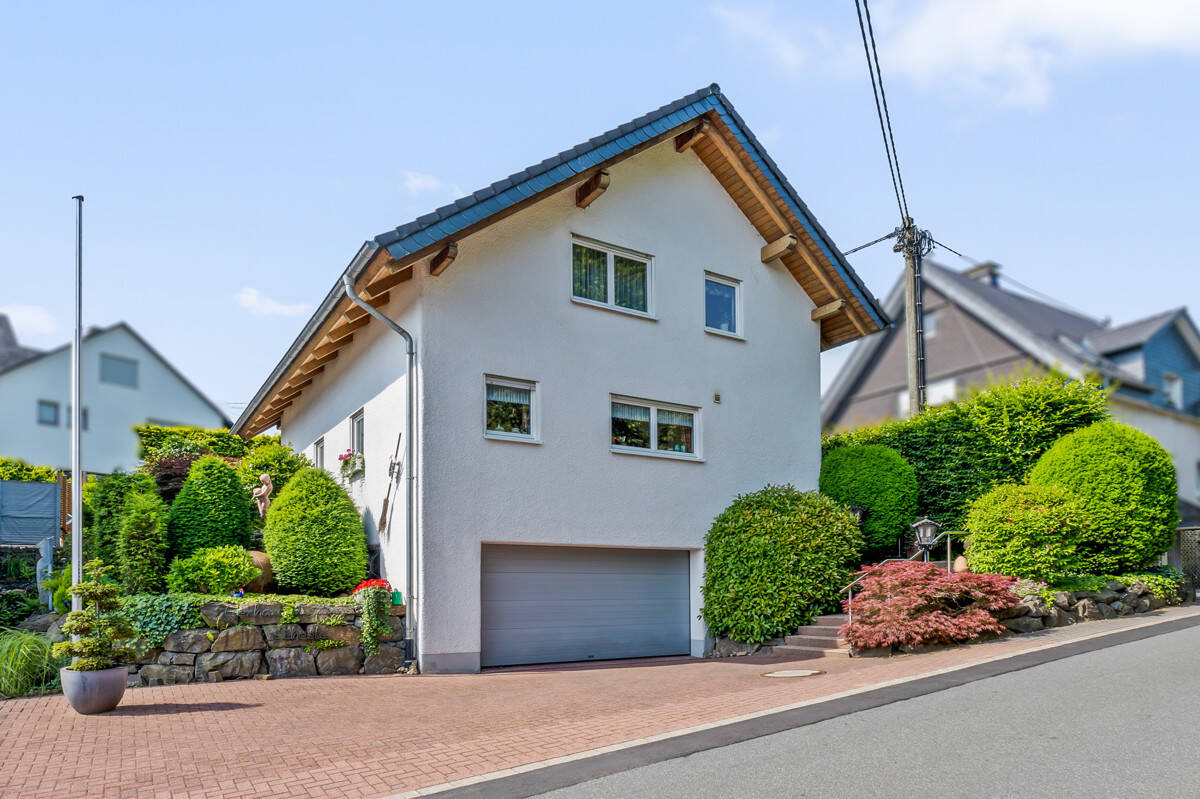 Thumbnail-#KOMINOS IMMOBILIEN# Freistehendes Einfamilienhaus in Lennestadt