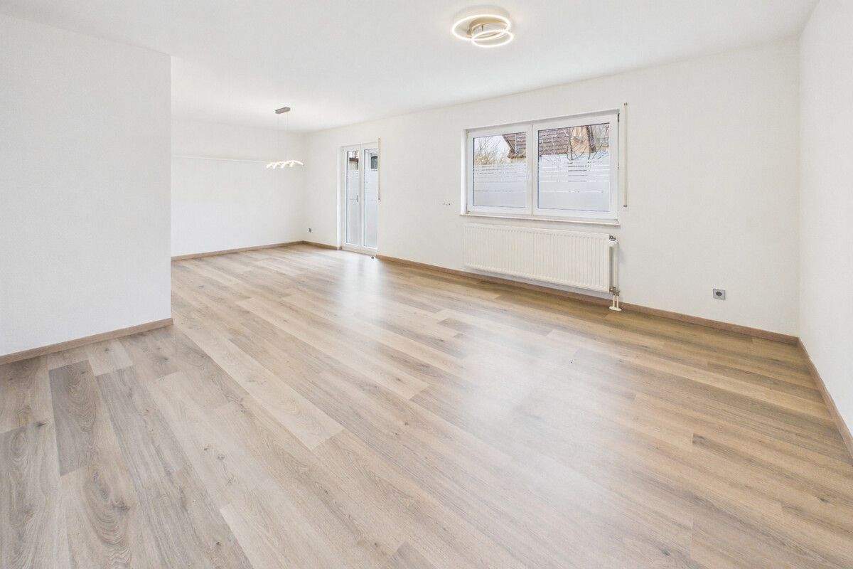 Thumbnail-Einziehen statt warten! Bezugsfreie 4-Zimmer-Wohnung