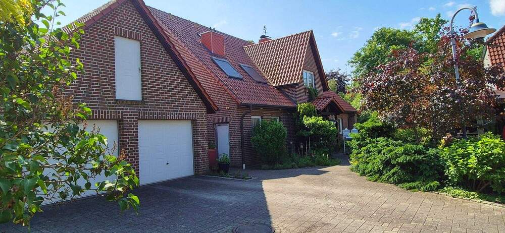 Thumbnail-Großzügiges Zweifamilienhaus in ruhiger Lage in Ottersberg zu verkaufen