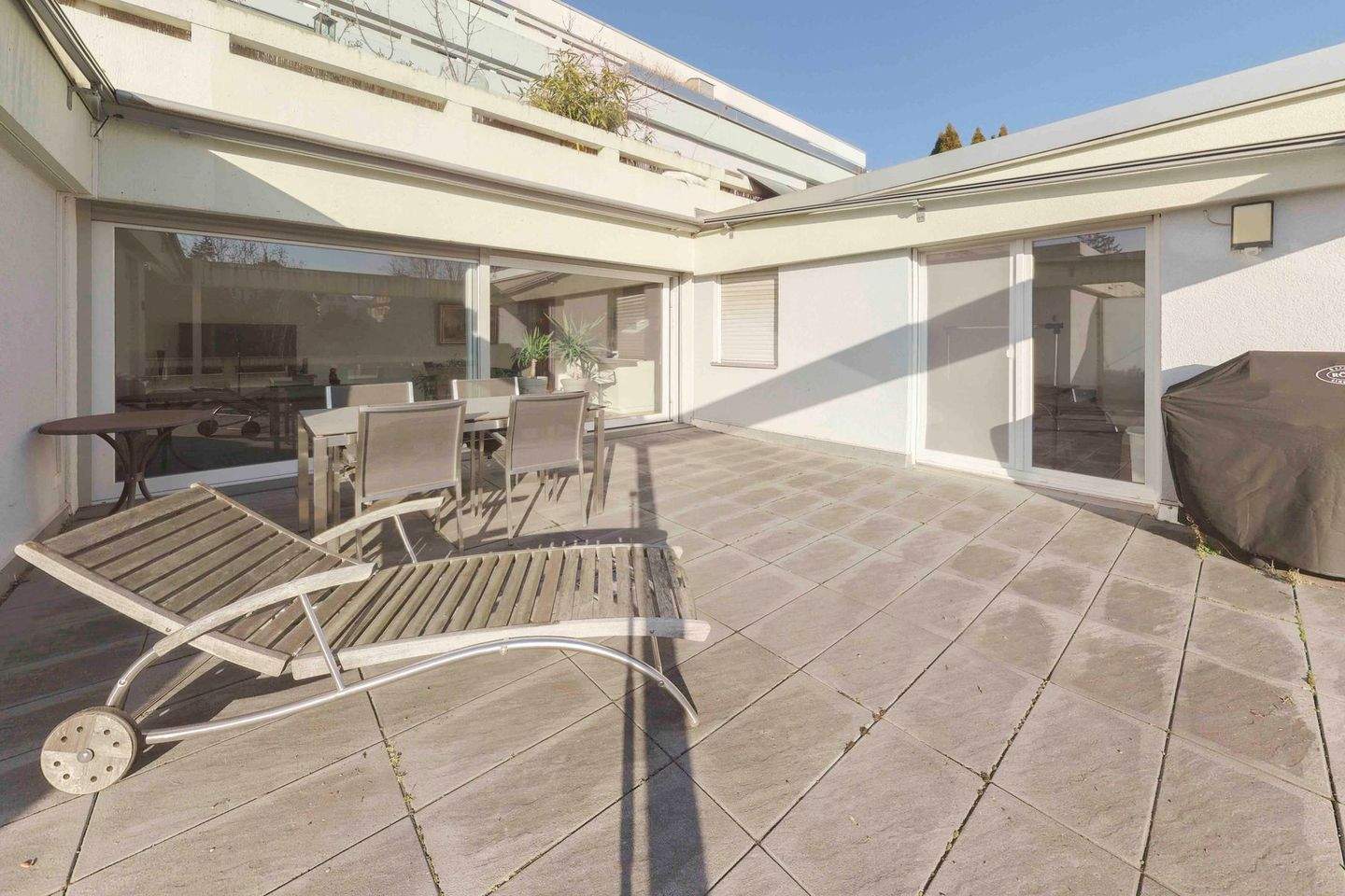 Thumbnail-Haus im Haus: 3-Zimmer Terrassenwohnung mit Garage, Stellplatz und großer Terrasse