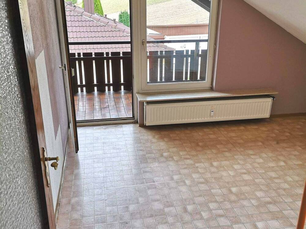 Thumbnail-Gut geschnittene 2-Zimmer-DG-Wohnung mit zwei Balkonen