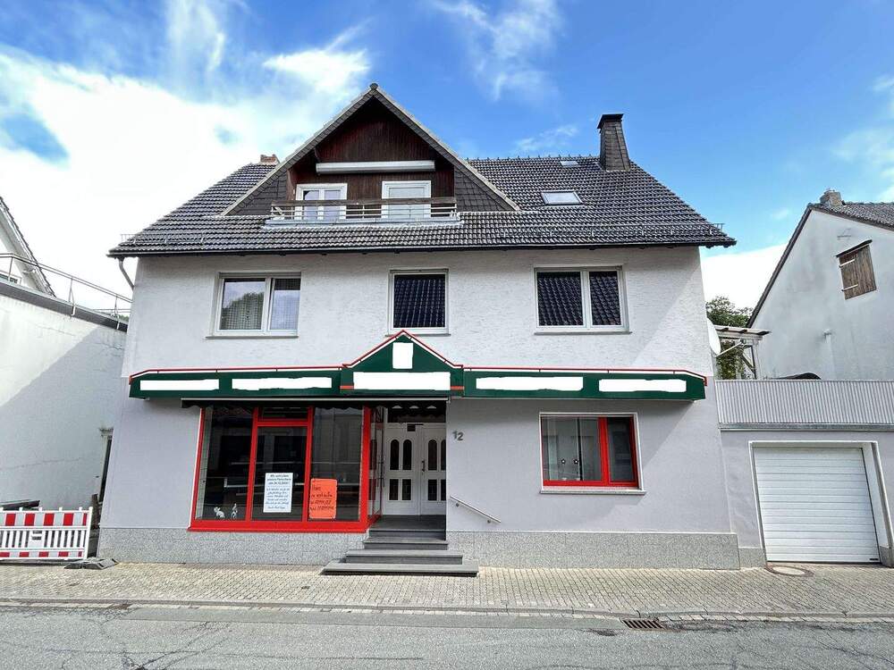 Thumbnail-Wohnhaus mit Gewerbeeinheit und großzügigen Wohnflächen in Beringhausen
