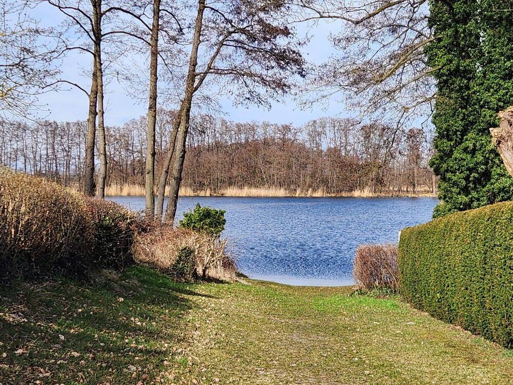 Thumbnail-Grundstück für Freizeitnutzung wenige Meter von Seezugang